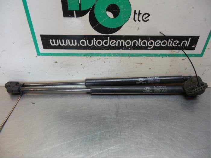 Amortisseur kit capot moteur d'un Hyundai Santafe (Santafe 0, -, Utilisé, Hyundai, -
