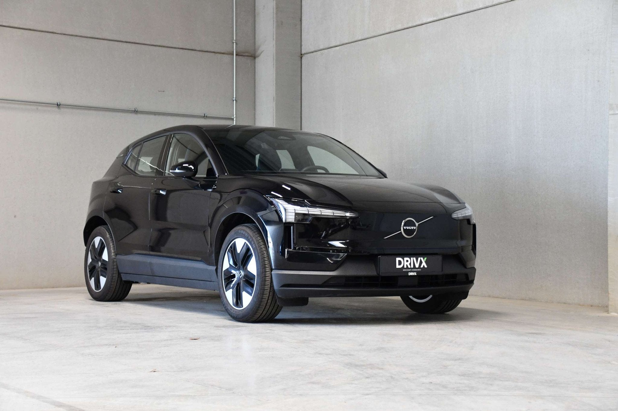 Volvo EX30 51 kWh - Plus - Camera - Harman Kardon - Zetelver, Automaat, Gebruikt, EX30, Zwart