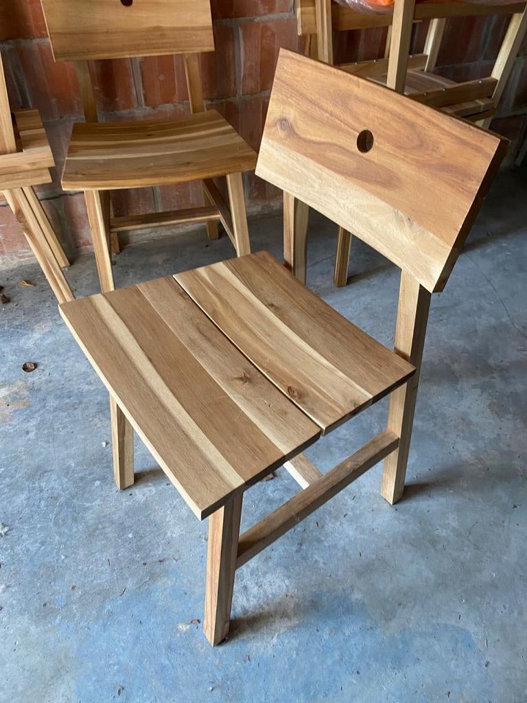 4 houten stoelen  3 houten bankjes 2 grote 1 kleine, Ophalen