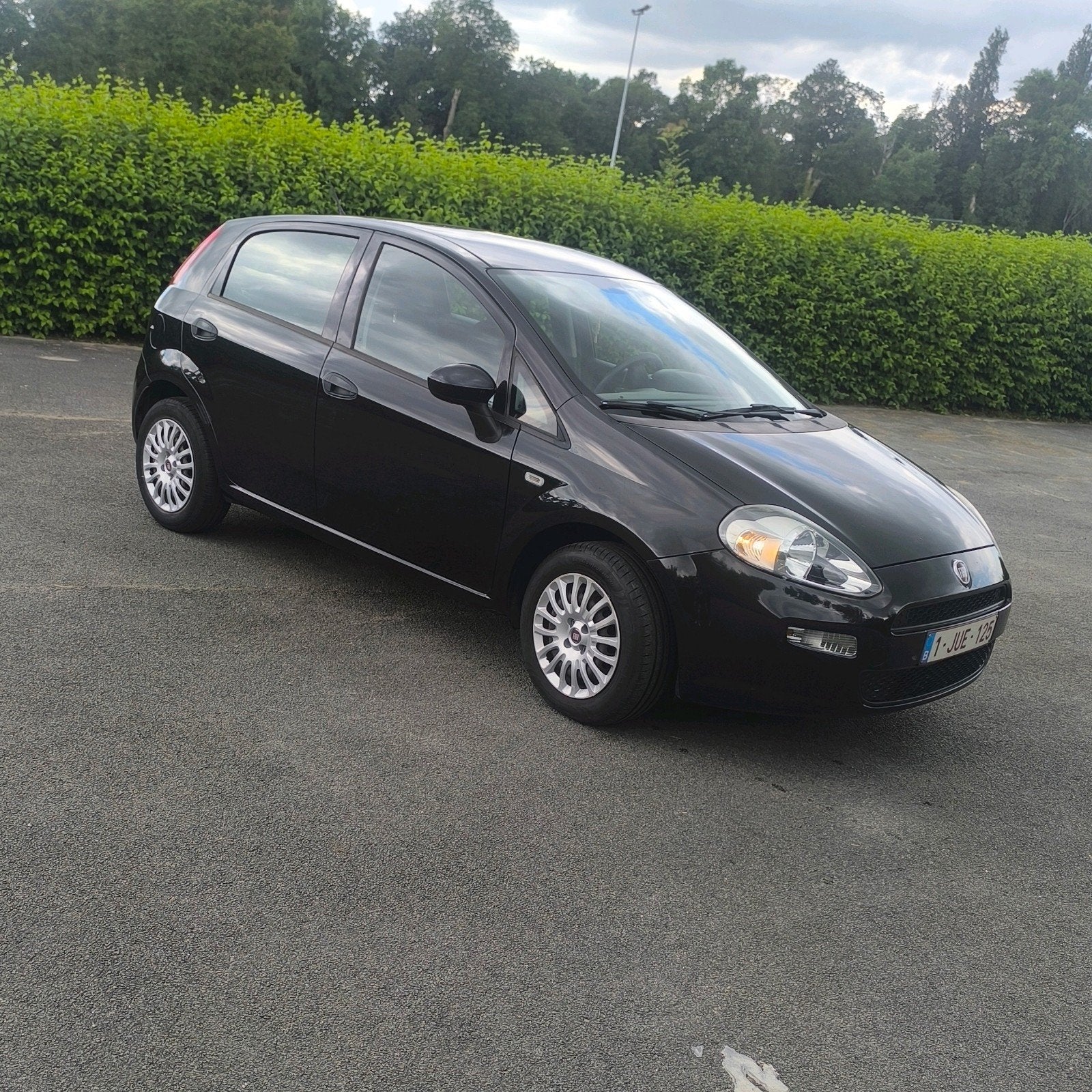 Fiat Punto 1.2 benz 93000 km van 2017, Autos, Fiat, Particulier, Punto, Essence, Hatchback, 5 portes, Boîte manuelle, Noir, Noir