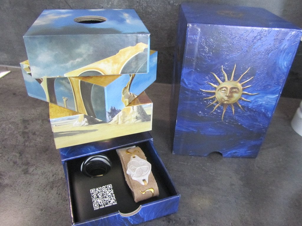 TOMORROWLAND TREASURE CASE 2026 "CONSCIENCIA" (compleet), Verzamelen, Ophalen of Verzenden, Gebruikt, Gebruiksvoorwerp
