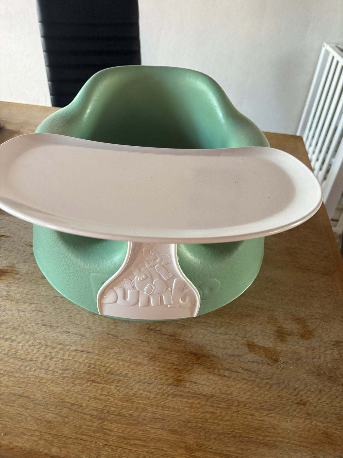 Bumbo stoel, Kinderen en Baby's, Ophalen, Zo goed als nieuw, Afneembaar eetblad