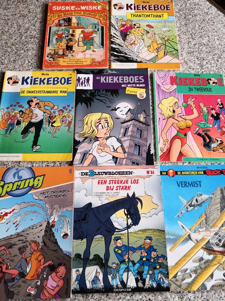 Klein lotje van 8 diverse strips, Ophalen