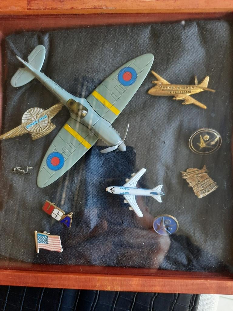 Doos vliegtuig en pins, Enlèvement, Comme neuf, Avion