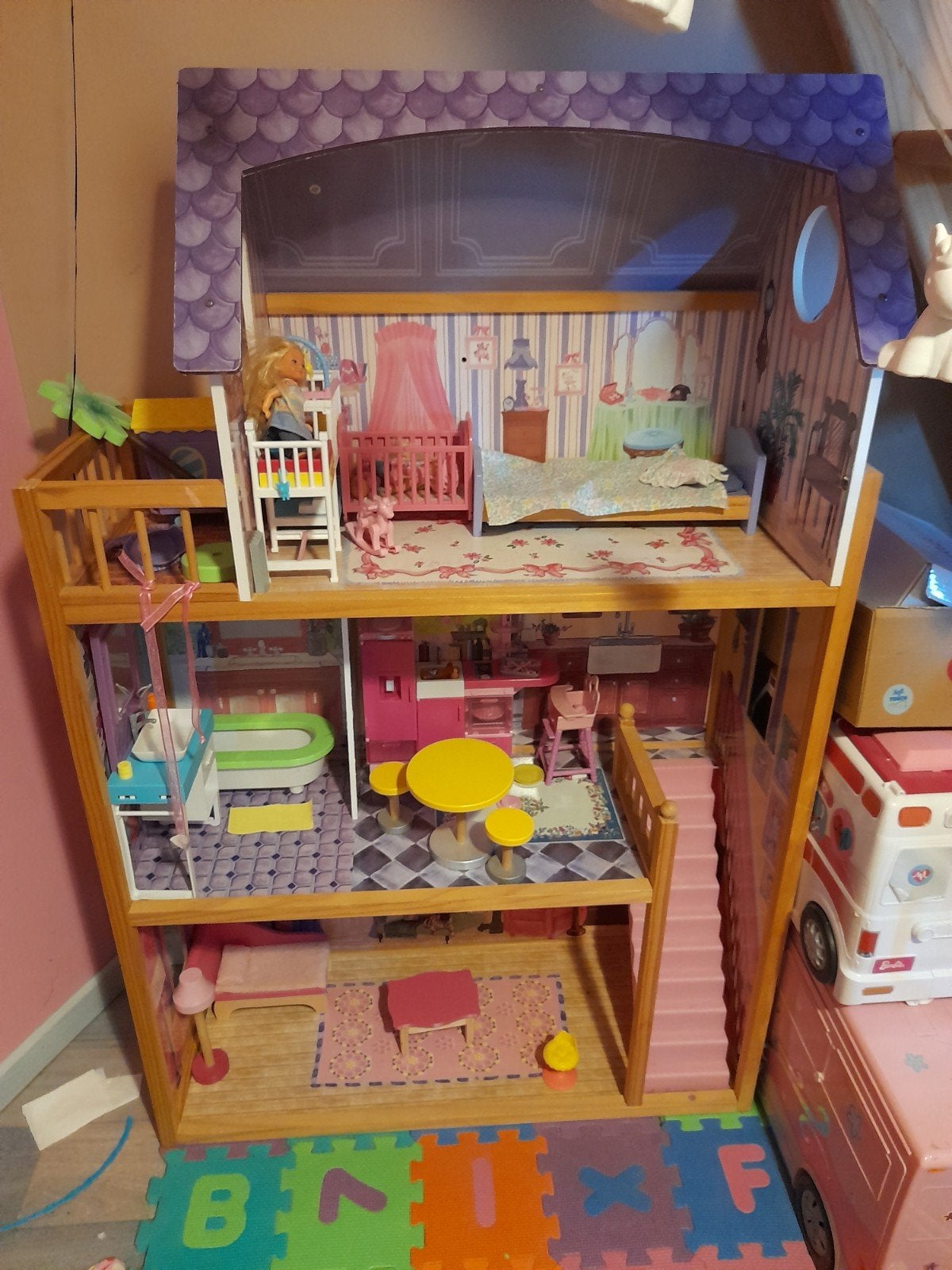 Maison Barbie XXL en bois pour des heures de plaisir
largeur, Enfants & Bébés, Jouets | Maisons de poupées, Enlèvement