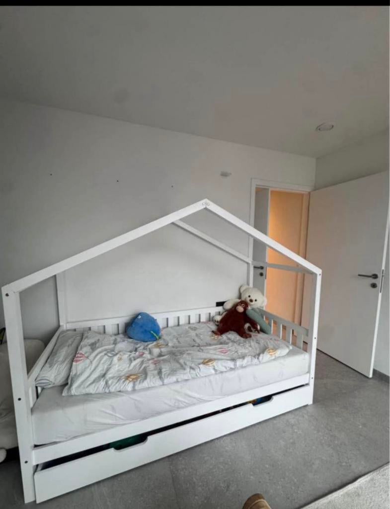 Lit cabane enfant a vendre avec matelas compris !! 90/200, Lit mezzanine ou Lit superposé, 85 à 100 cm, Enlèvement, Utilisé