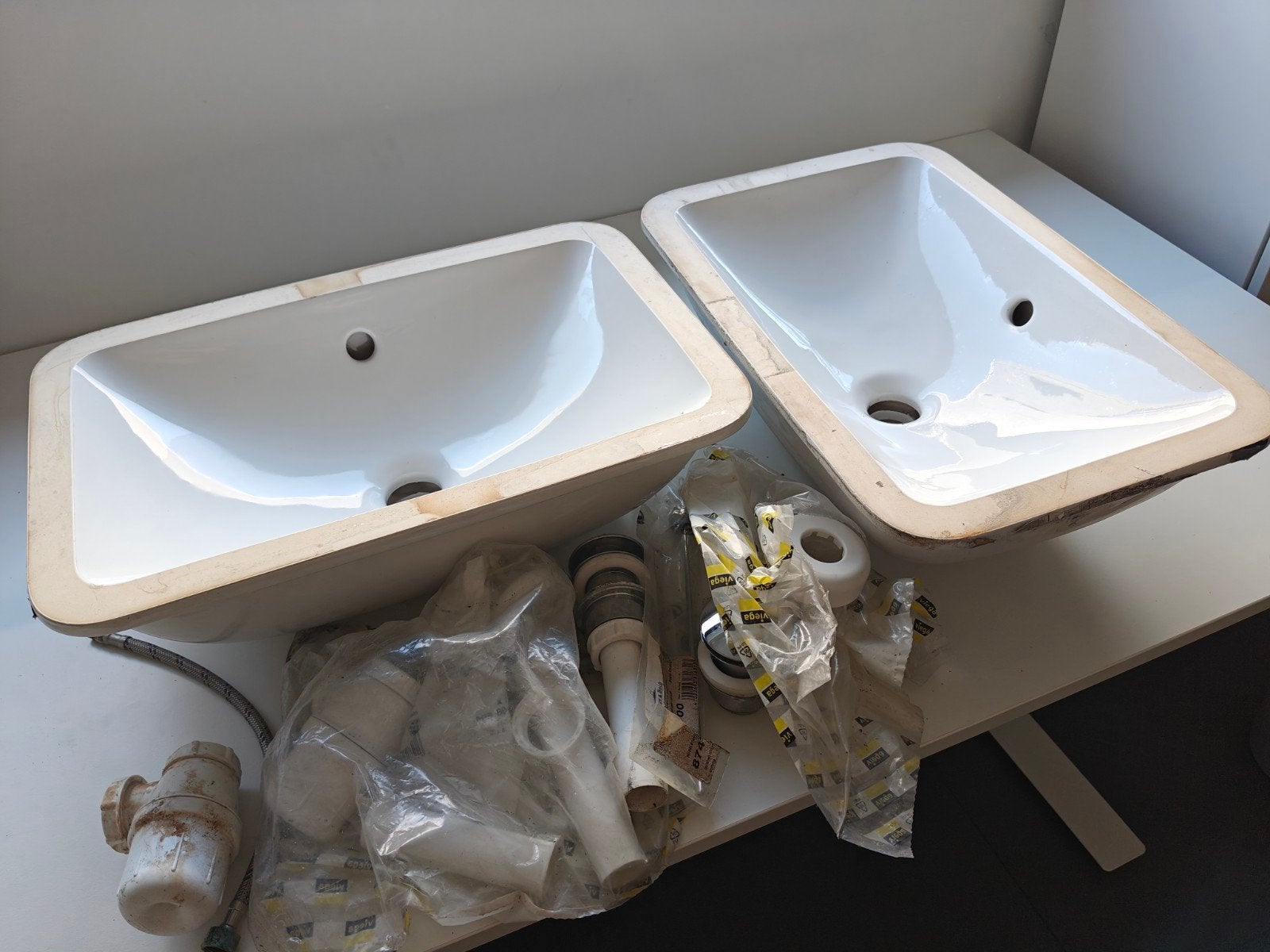 2 onderbouwwastafels Villeroy&Boch, Ophalen