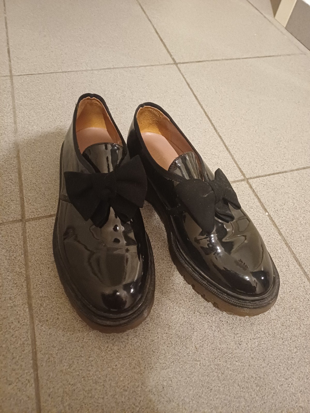 zwarte lak schoenen met strik, Kleding | Dames, Schoenen, Ophalen of Verzenden