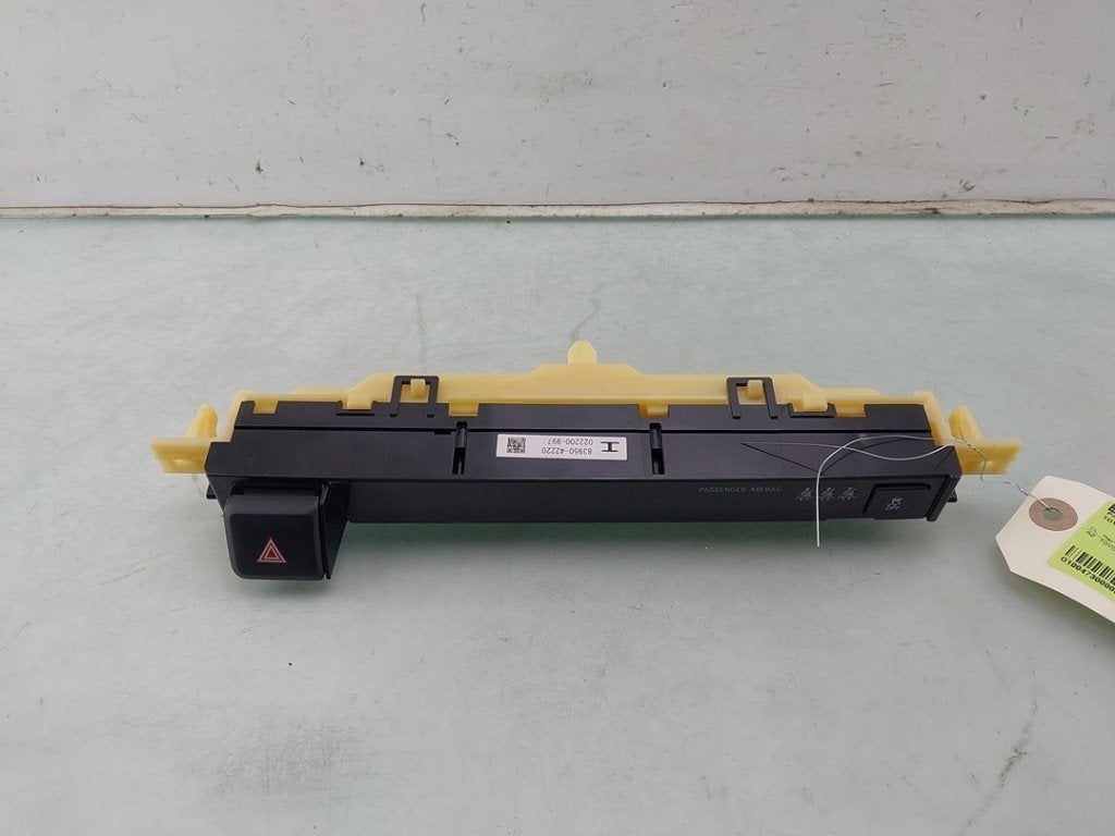 ALARMLICHTEN SCHAKELAAR Toyota RAV4 (A4) (|8395042220|), Gebruikt, Toyota