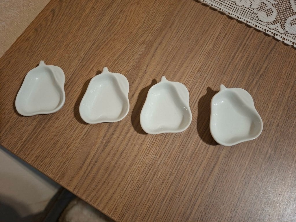 4 peervormige schaaltjes, Ophalen of Verzenden, Gebruikt, Schaal of Schalen