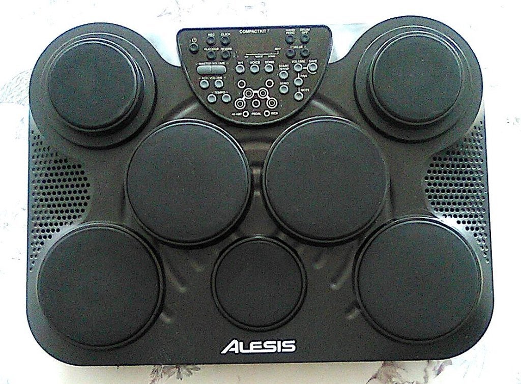 Alesis CompactKit 7, Musique & Instruments, Batteries & Percussions, Enlèvement, Comme neuf, Autres marques, Électronique