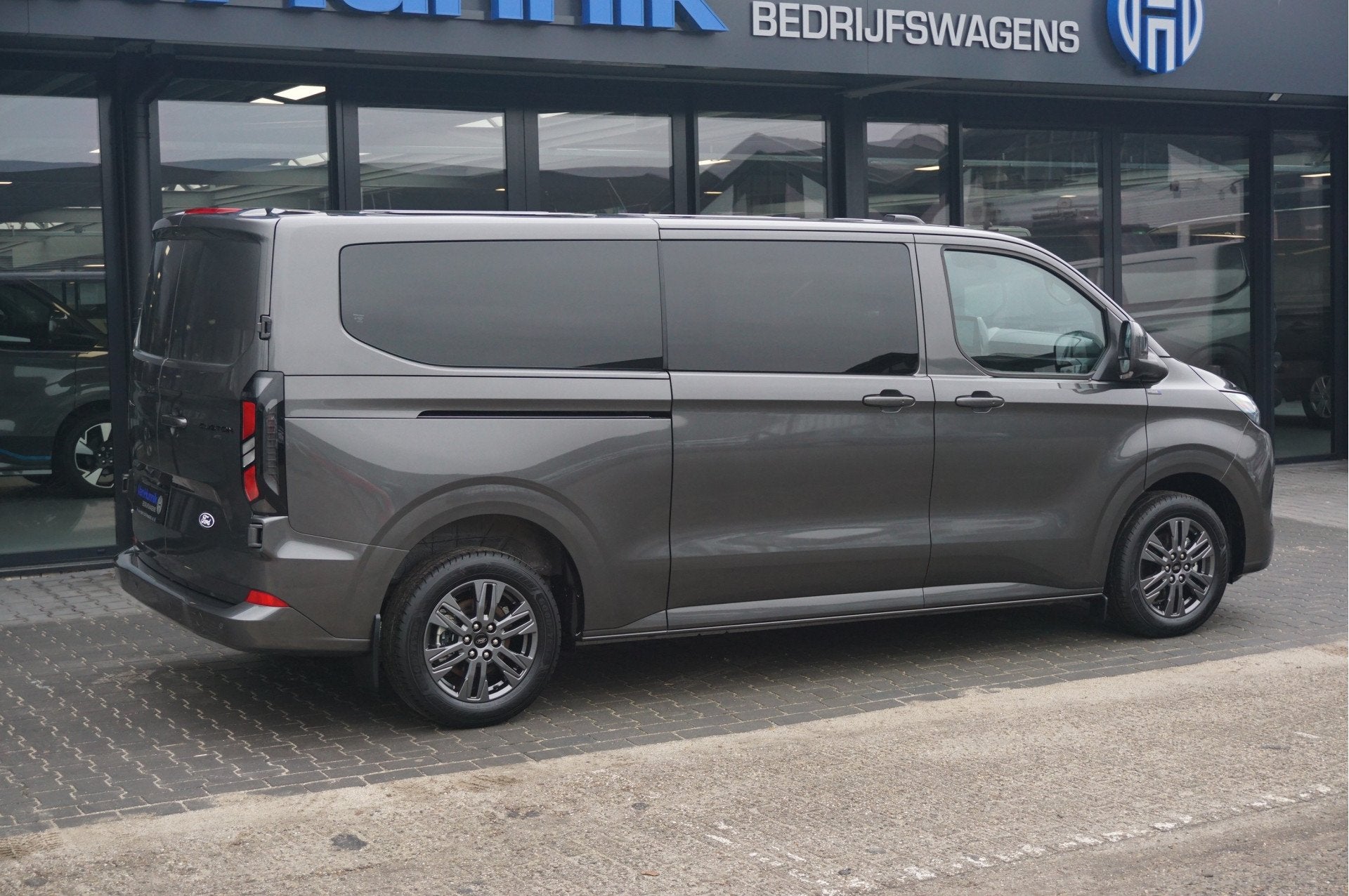 Ford Transit Custom 320L 2.5 PHEV 233PK Dubbel Cabine Limite, Auto's, Gebruikt, 4 cilinders, Bedrijf, Hybride Elektrisch/Benzine