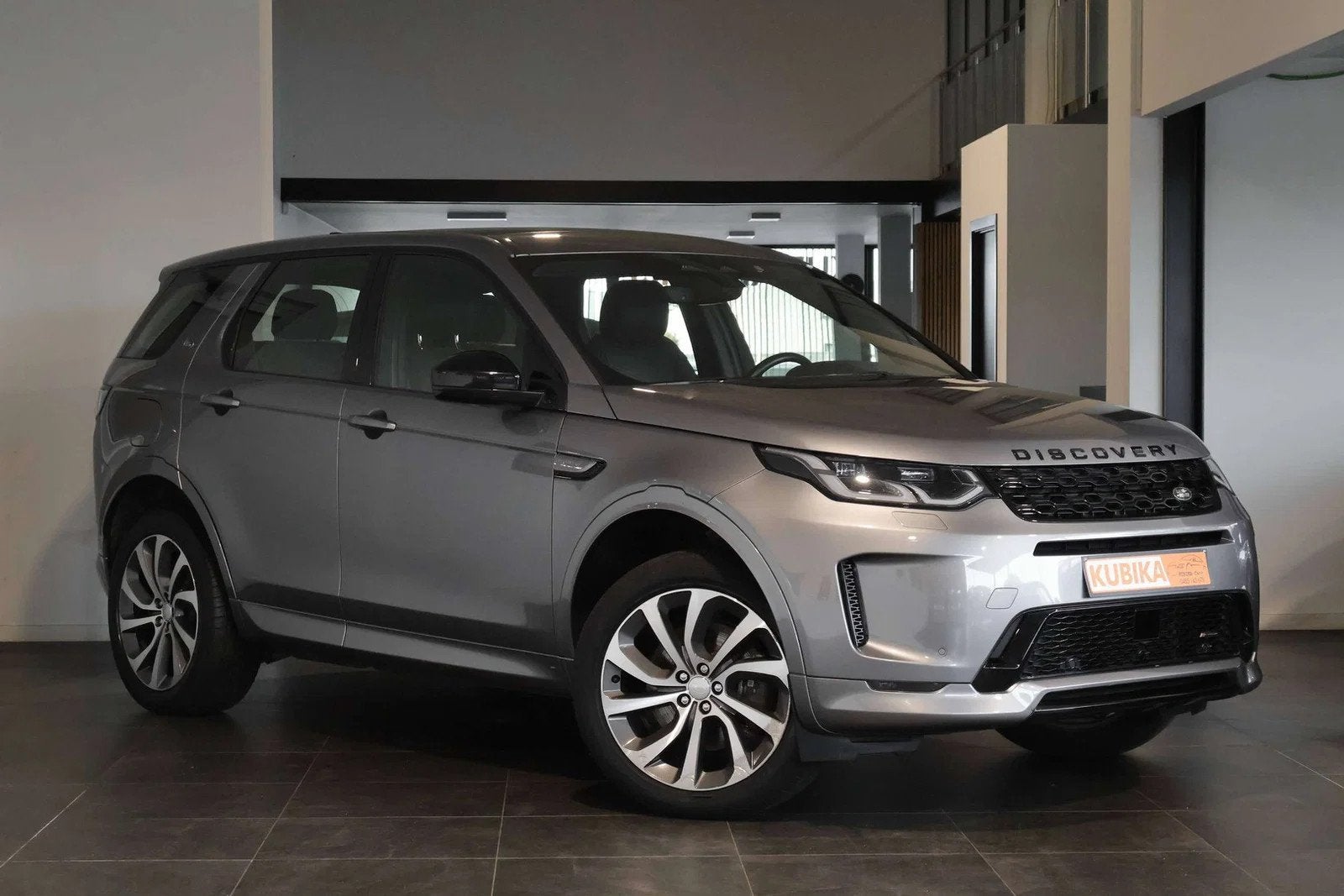 Land Rover Discovery Sport PHEV 1.5 Turbo 4WD P300e BTW* Cam, Autos, Cuir, Argent ou Gris, Euro 6, Entreprise