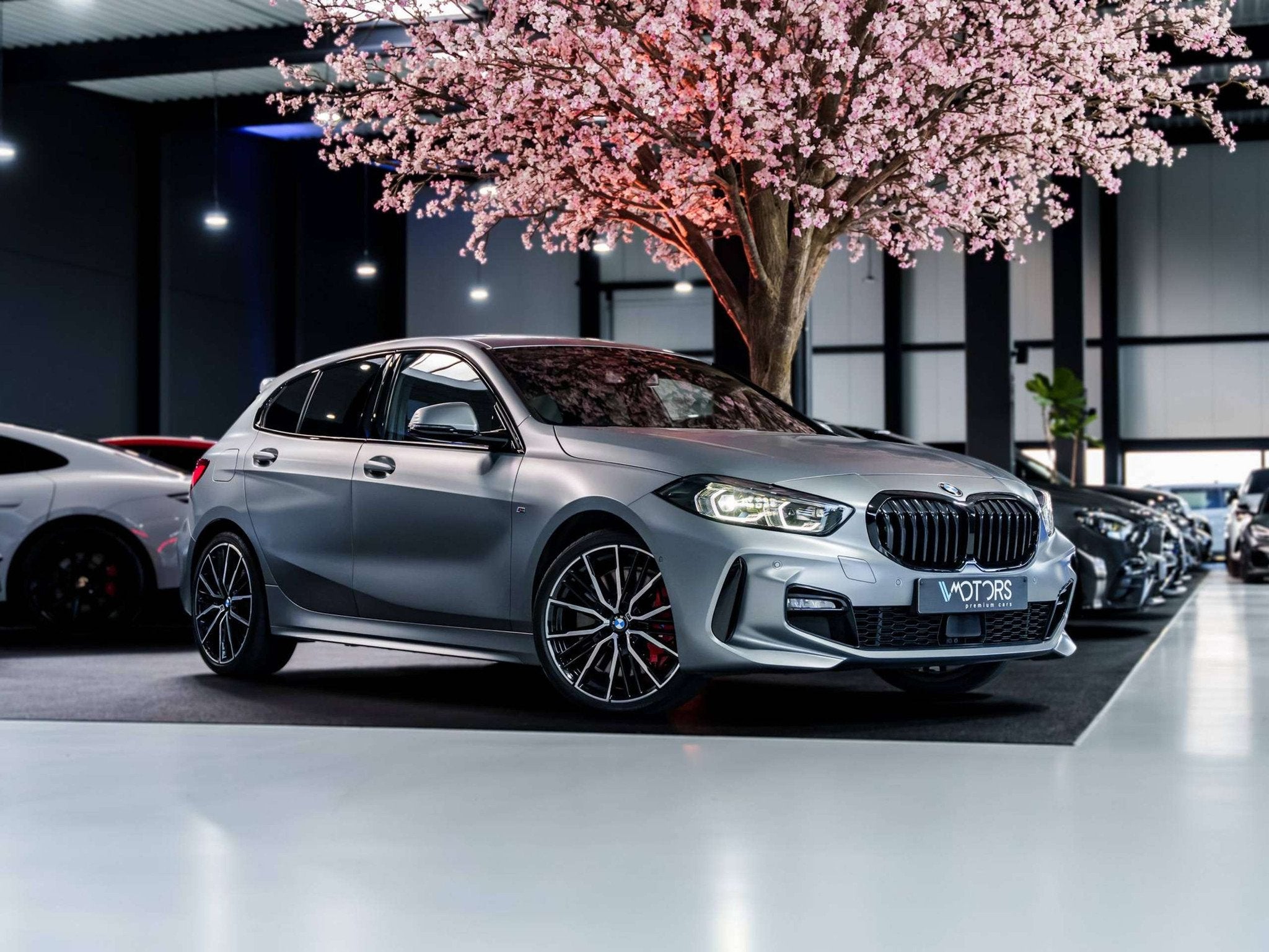 BMW 1 Serie 118 118d - M Sport Pro - Frozen Pure Grey - Harm, Auto's, Automaat, 1 Reeks, 4 cilinders, Bedrijf