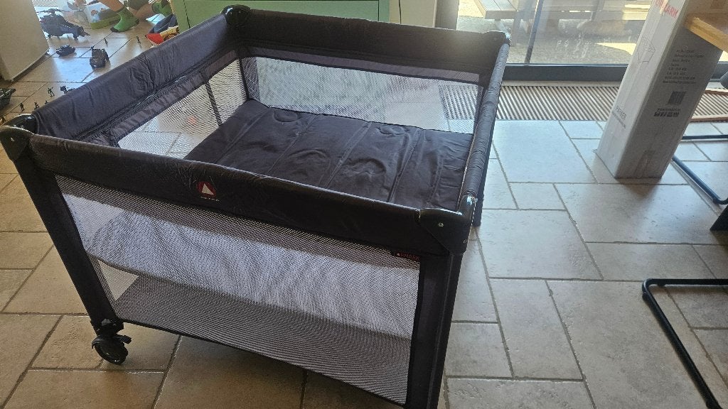 Mobiel reisbed / park 0 - 48 maanden, nieuwstaat, Kinderen en Baby's, Ophalen, Zo goed als nieuw, Vierkant, In hoogte verstelbaar