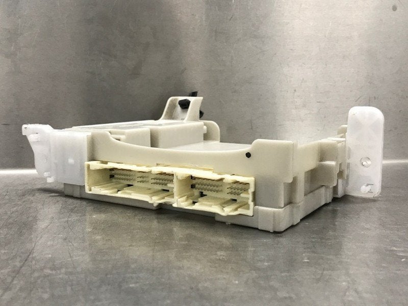 BOITIER FUSIBLES Toyota Verso S (|8273052L70C|), Kundenbetreuung@toyota.de, Toyota, Utilisé, Toyota-Allee 2
50858  Köln, DE