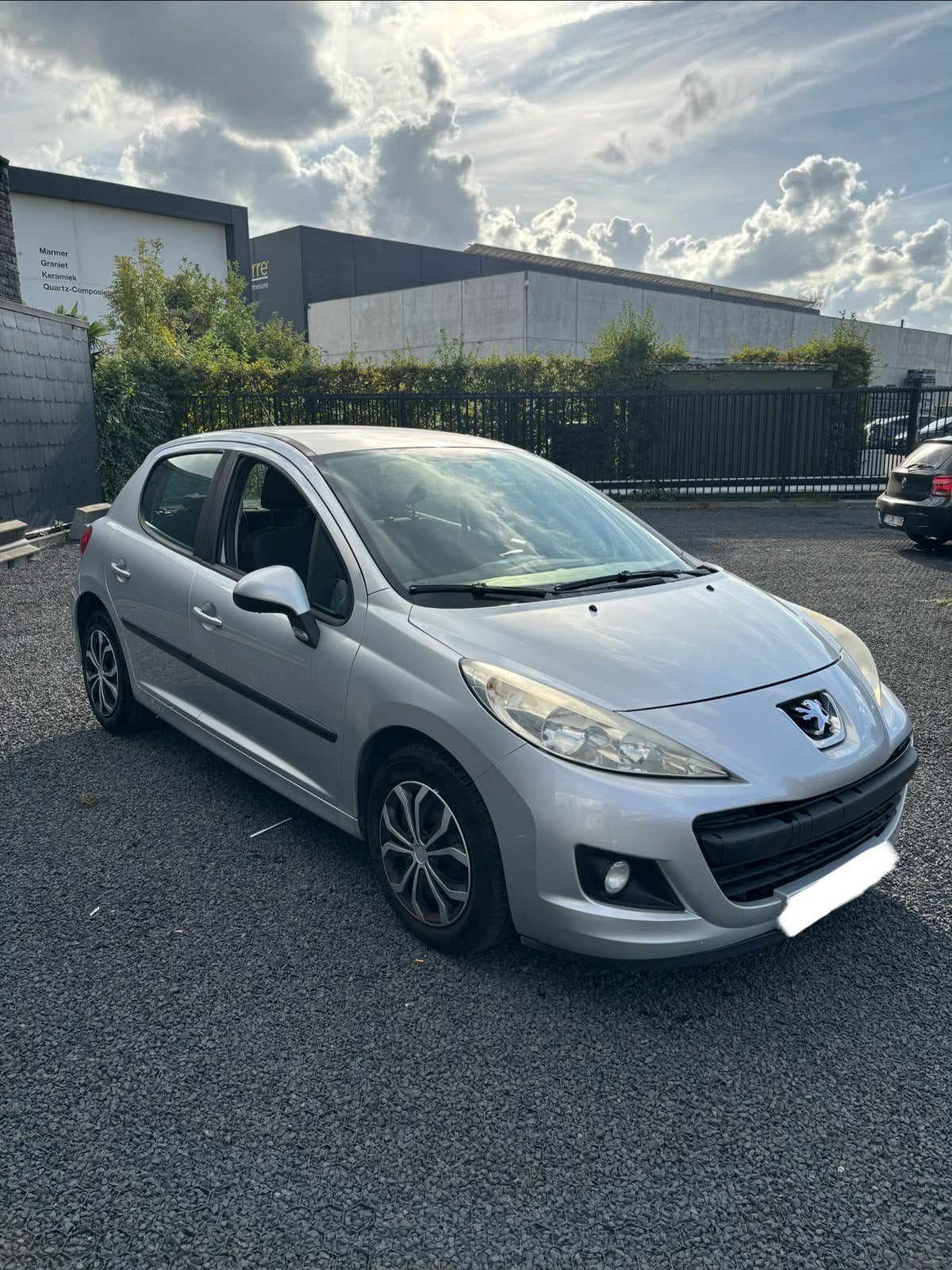 Peugeot 207 1.4 Benzine – 2011 – 157.000 km, Auto's, Voorwielaandrijving, Euro 5, Stof, Zwart