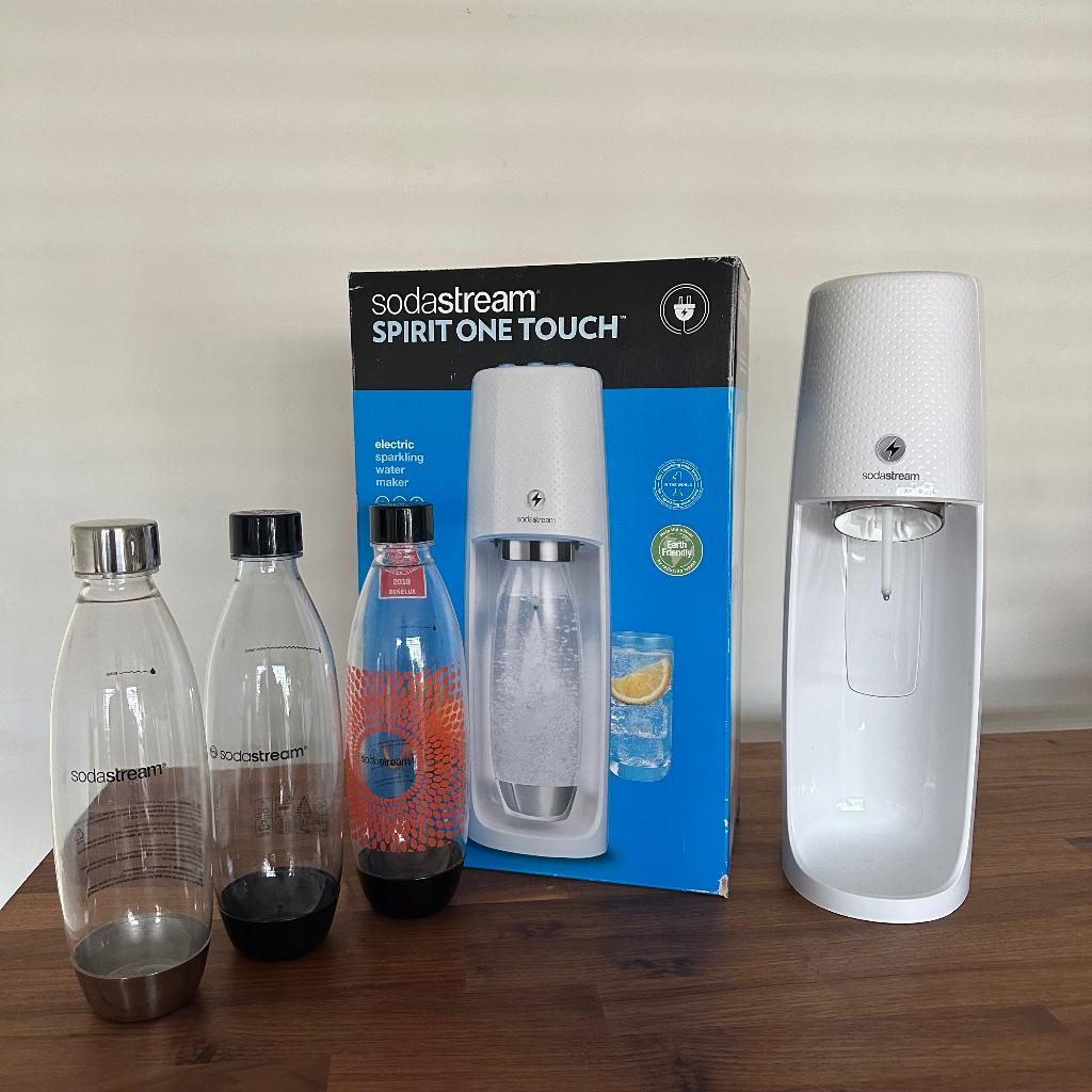 Sodastream One Touch wit met 3 flessen in goede staat, Ophalen of Verzenden, Zo goed als nieuw
