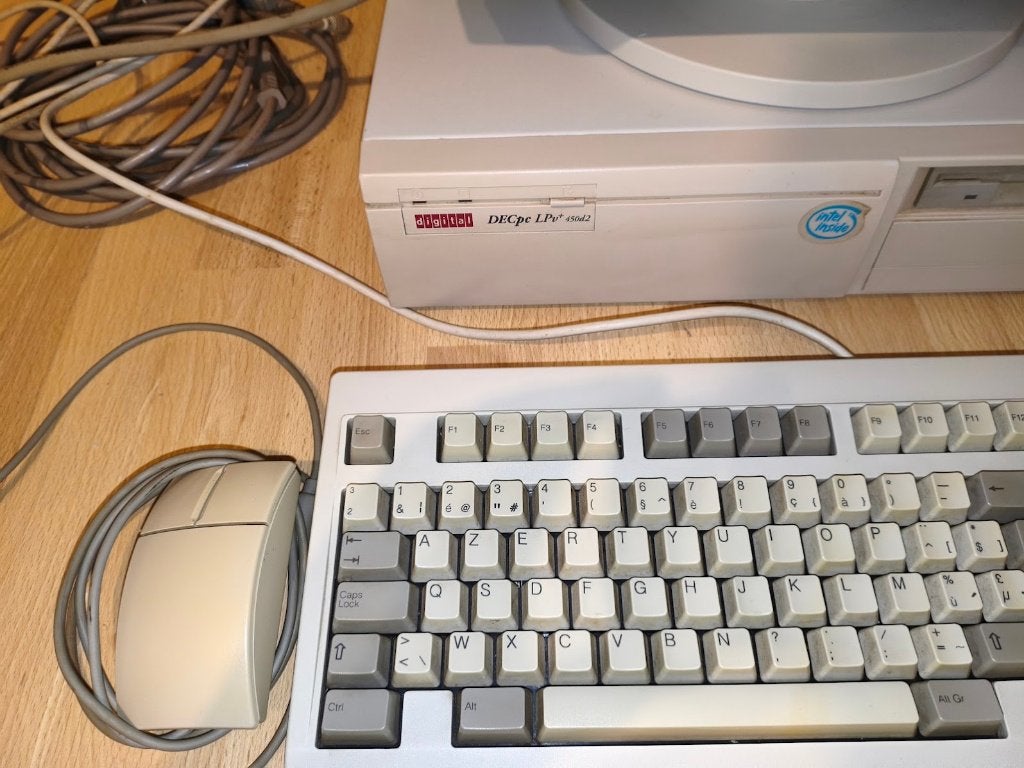 Zeldzame DECpc LPv+ 450d2 Complete Retro PC Set (Getest!), Ophalen, Gebruikt, Met monitor, Digital