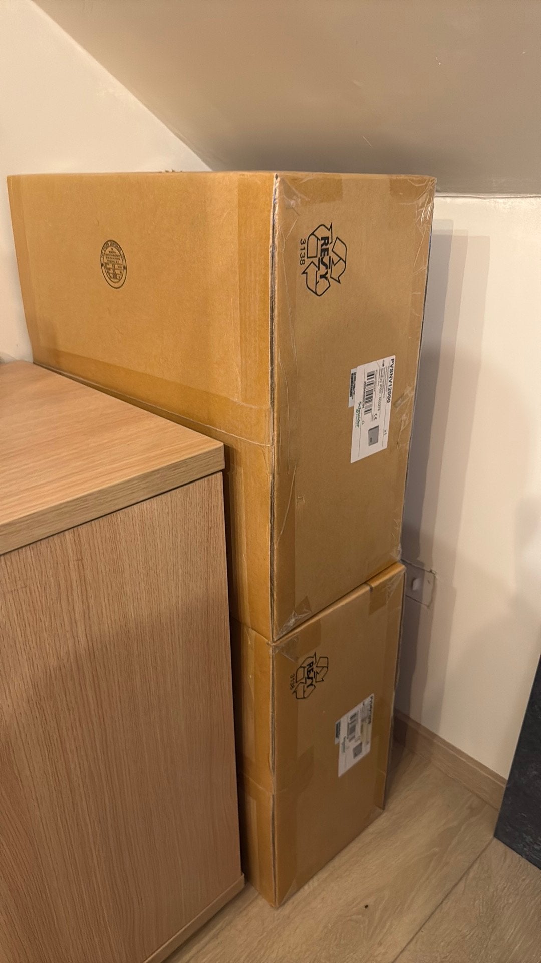 Schneider Electric SunEzy omvormers ( prijs voor 2), Bricolage & Construction, Casiers & Boîtes, Comme neuf, Boîte, Enlèvement