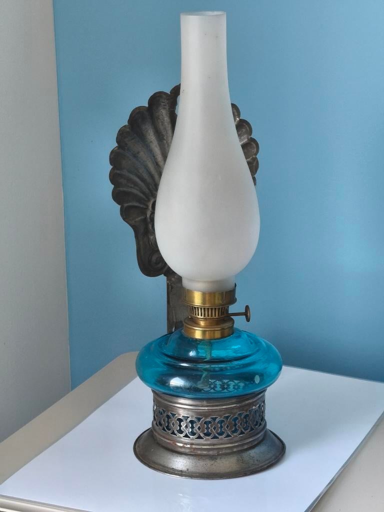 Ancienne lampe à huile en métal argenté / verre bleu vintage, Envoi