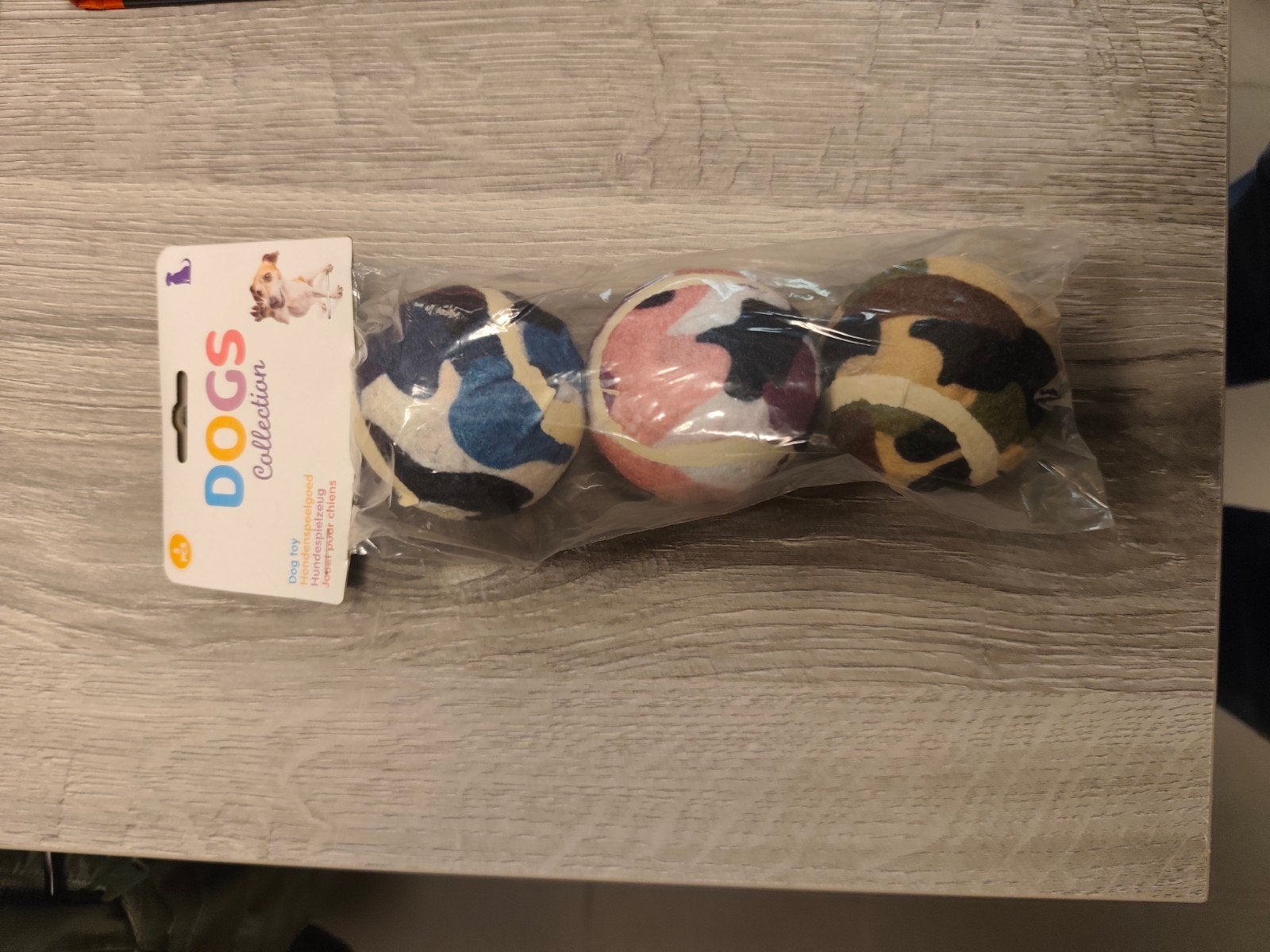 Lot hondenspeelgoed, Ophalen