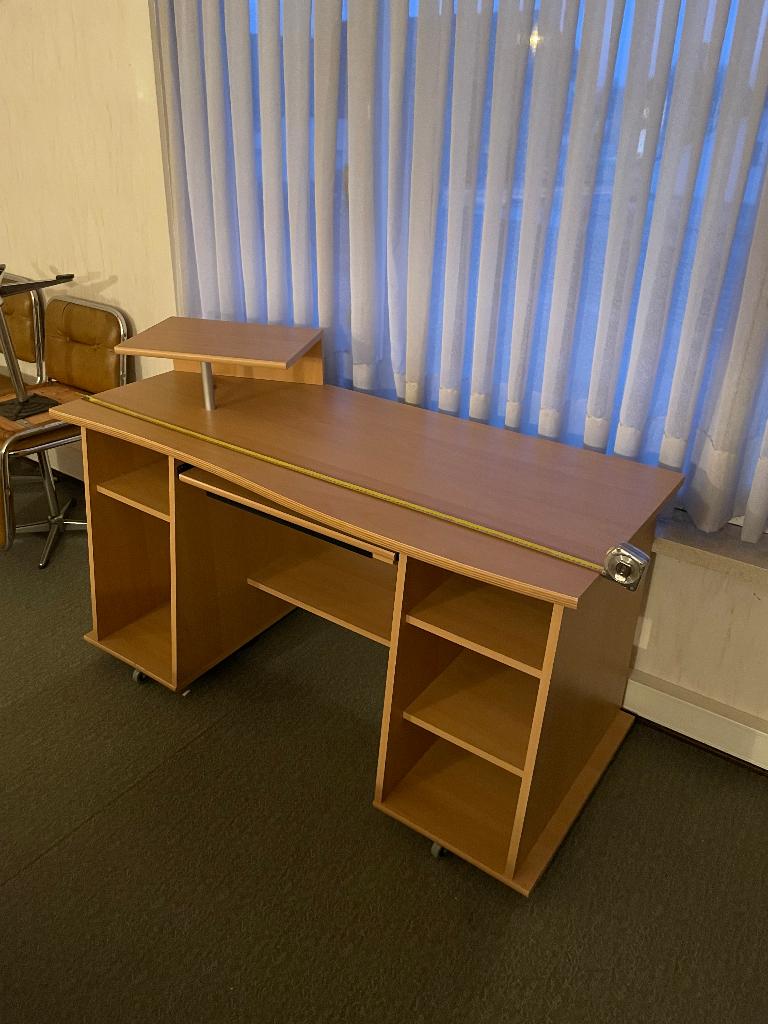 Bureau/computertafel, Huis en Inrichting, Bureaus, Gebruikt, Computerbureau, Hout, Met wielen, Opbergruimte, Opzetstuk, Ophalen