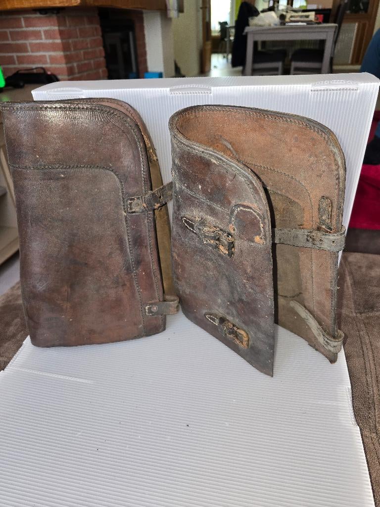 Antieke lederen beenbeschermers, Antiek en Kunst, Ophalen