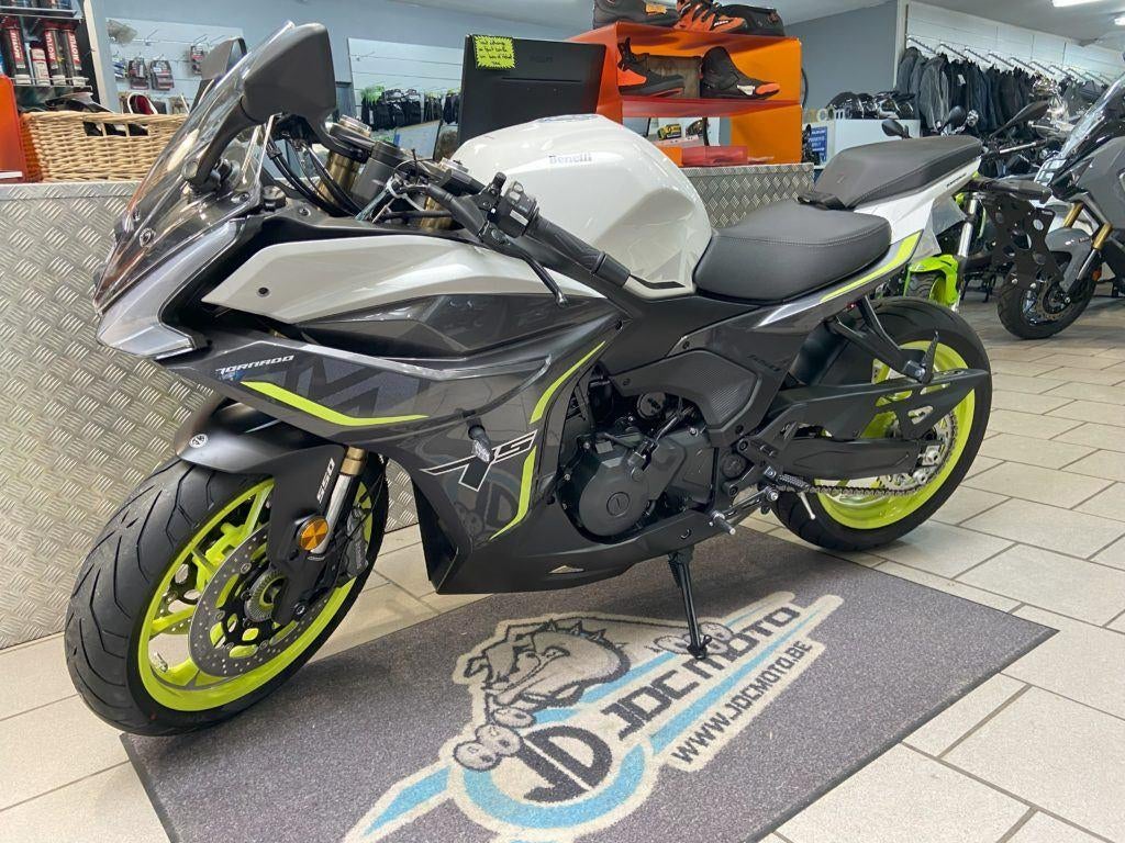 BENELLI TORNADO 550 WITTE VERGUNNING A EN A2, 2 cilinders, Nieuw, Bedrijf, LED Verlichting