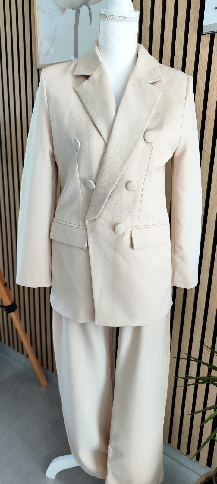 Elegante Tweedelig Kostuum, Kleding | Dames, Jasjes, Kostuums en Pakken, Maat 38/40 (M), Kostuum of Pak, Beige, Ophalen of Verzenden