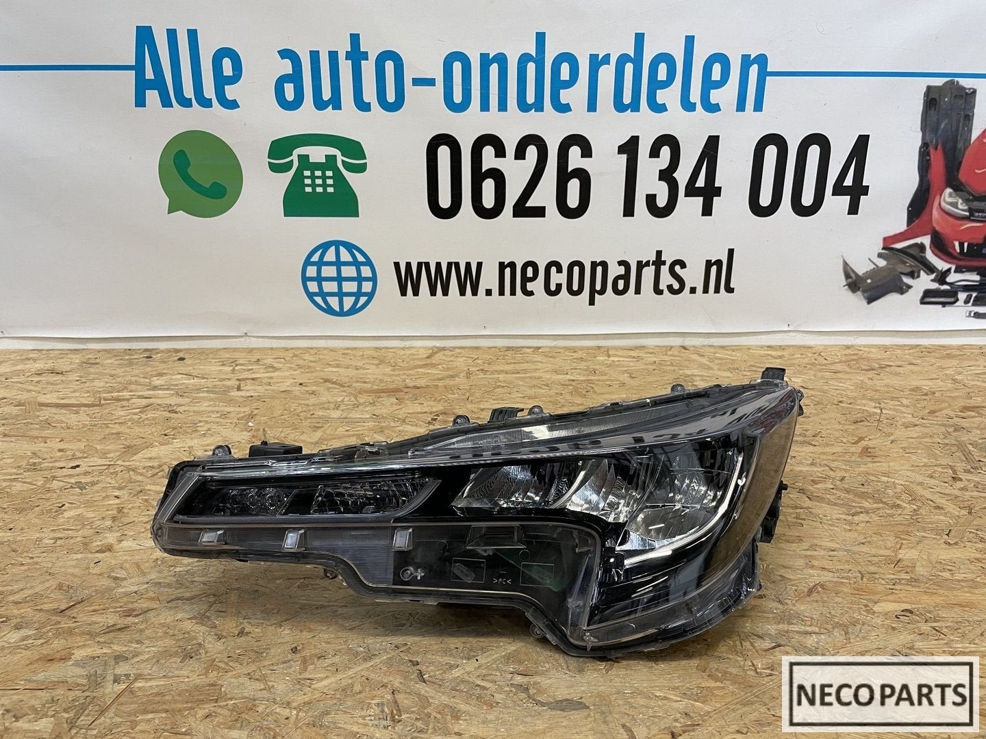 TOYOTA COROLLA LED KOPLAMP LINKS 81150-02S60 ORIGINEEL, Gebruikt, -, -, Ophalen of Verzenden