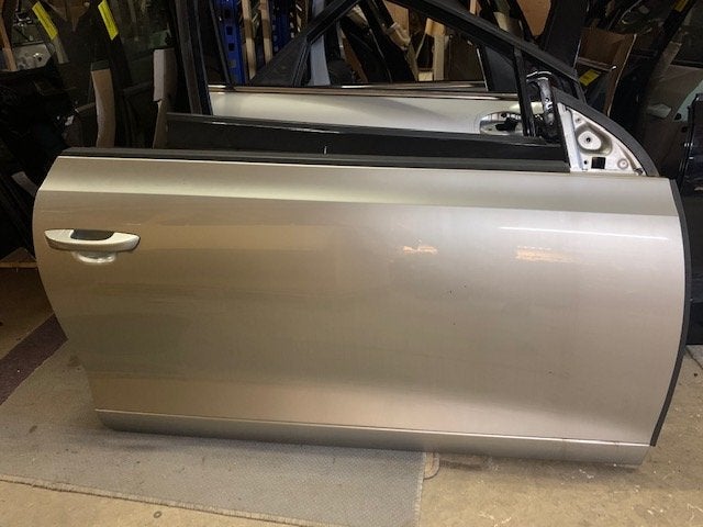 PORTIER RECHTS Volkswagen Scirocco (137 / 13AD), Auto-onderdelen, Gebruikt, Volkswagen AG, Rechts, Kundenbetreuung@volkswagen.de