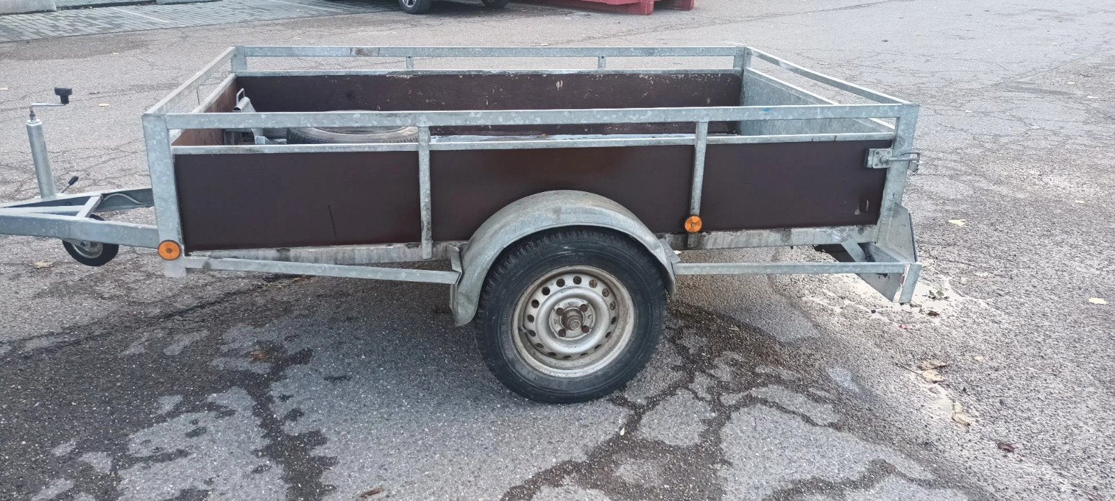 remorque 2m 20 sur 1m30
plancher et ridele (arrière)
en galv, Enlèvement