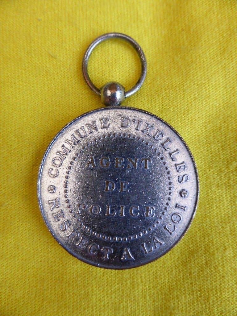 Dienstpenning Agent Politie IXELLES (ELSENE), Verzamelen, Ophalen of Verzenden, Rijkswacht, Lintje, Medaille of Wings