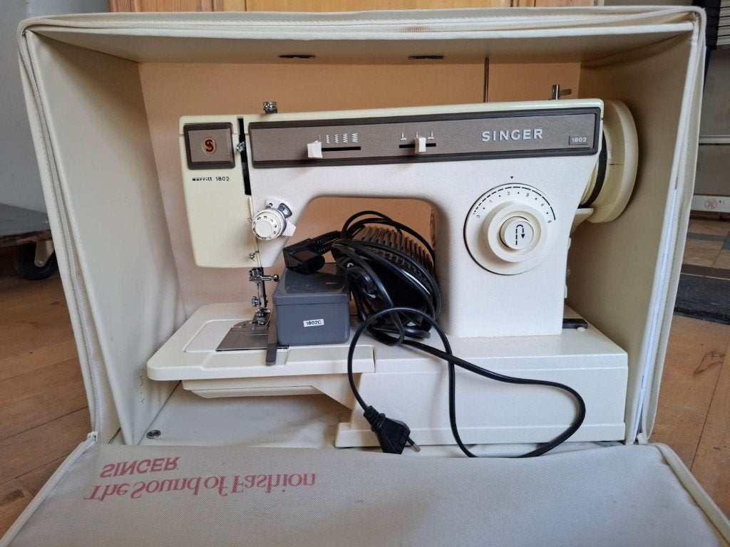 Retro werkende naaimachine Singer 1802, Hobby en Vrije tijd, Naaimachines en Toebehoren, Ophalen, Naaimachine, Singer