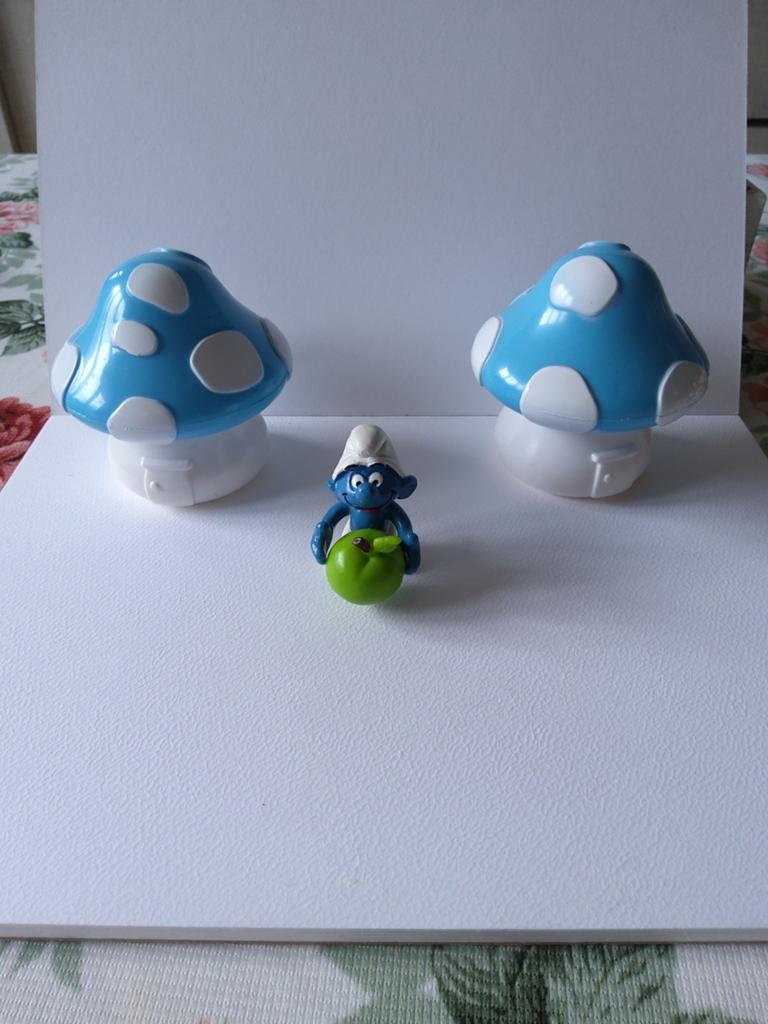 Schtroumpf avec pomme, Enlèvement ou Envoi, Utilisé, Poupée, Figurine ou Peluche