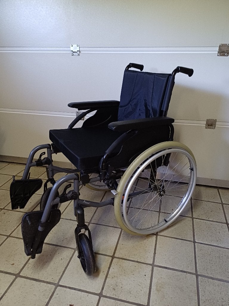 Fauteuil roulant pliable, Divers, Enlèvement, Pliant, Comme neuf, Fauteuil roulant à pousser