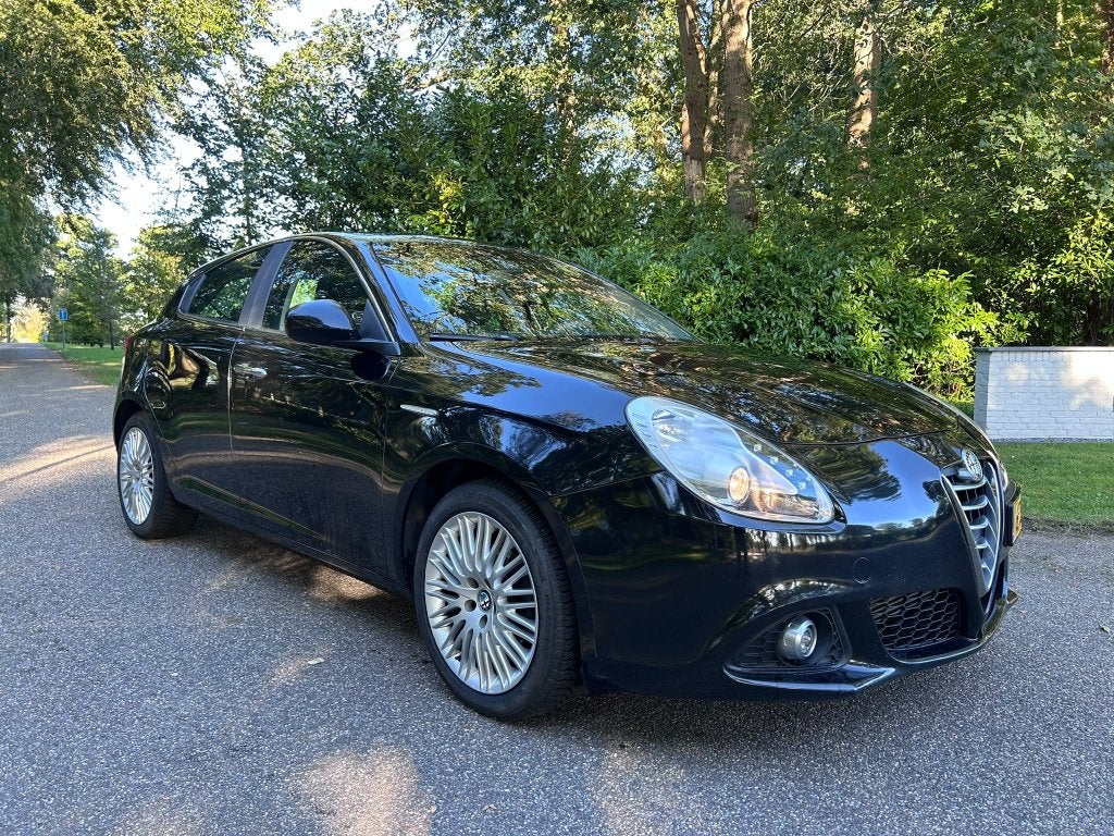 ALFA Giulieta 1.6 JTDM EXCLUSIVE. 2015, Auto's, Voorwielaandrijving, 1600 cc, Zwart, Leder