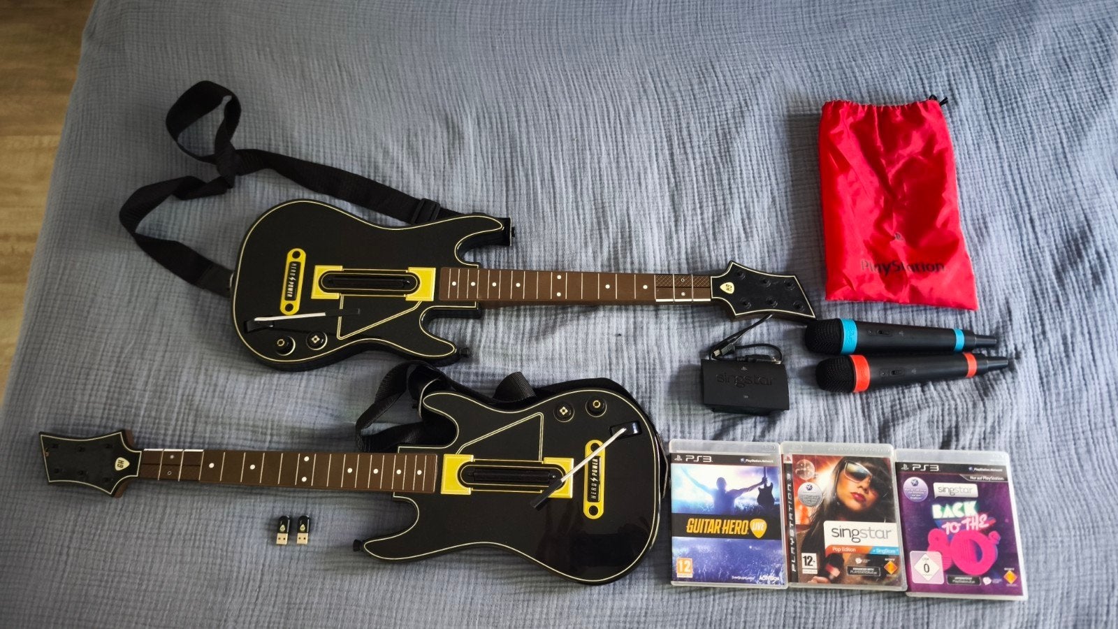 guitaar hero met 2 gitaar + singstar met 2 microfoons, Ophalen, Gebruikt