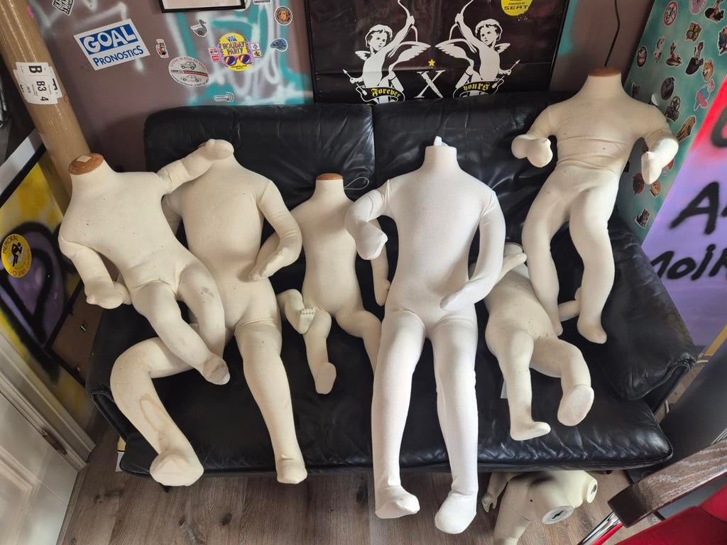 Mannequins vintage, Enlèvement