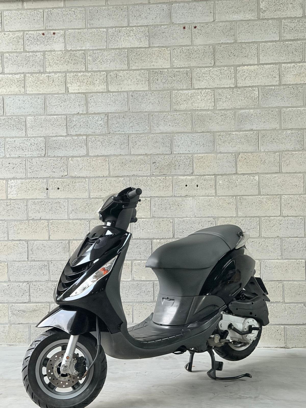 Piaggio zip 4t duits, Fietsen en Brommers, Scooters | Piaggio, Ophalen, Zo goed als nieuw, Zip
