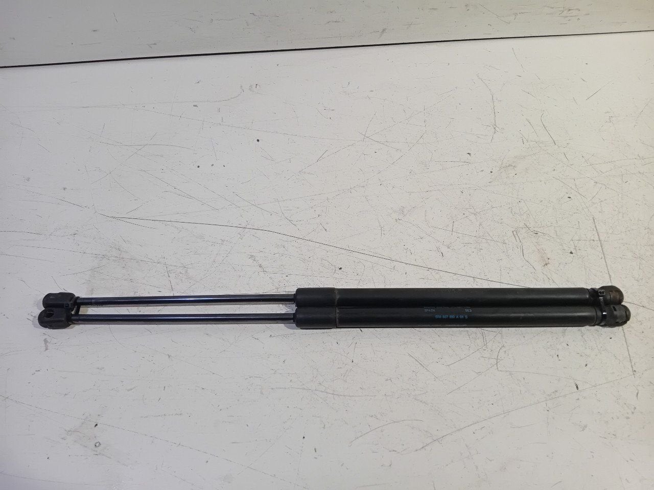 Gasdrukveerset achter Volkswagen Polo, Onderdelen@venauto.nl, Van der Ven Autorecycling B.V., Ettenseweg 76, 4706 PB Roosendaal, The Netherlands