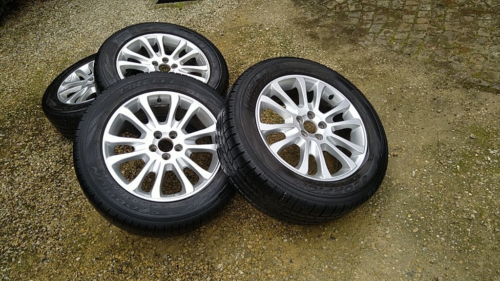 Originele Volvo XC60 set Alu wielen met winterband, Autos : Pièces & Accessoires, Pneus & Jantes, Pneus et Jantes, Pneus hiver