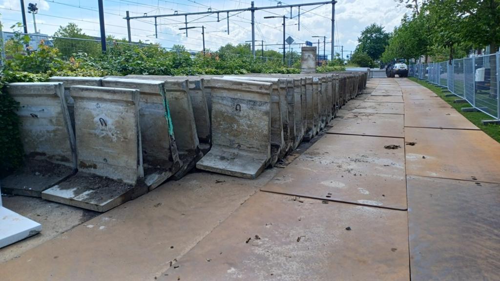 Keerwanden  perronwanden  sleufsilo  grondkering  mestopslag, Ophalen, Gebruikt, Beton