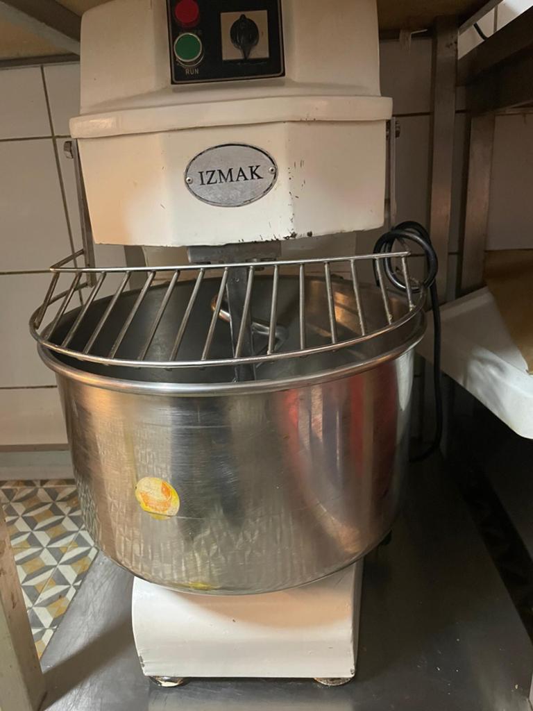 Professionele deegkneedmachine / spiral mixer, Ophalen