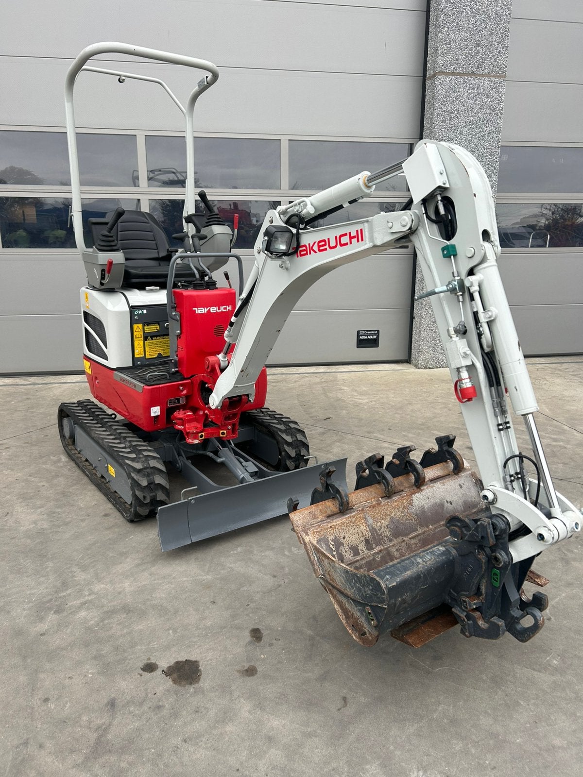 Takeuchi TB210R, Enlèvement, Excavatrice