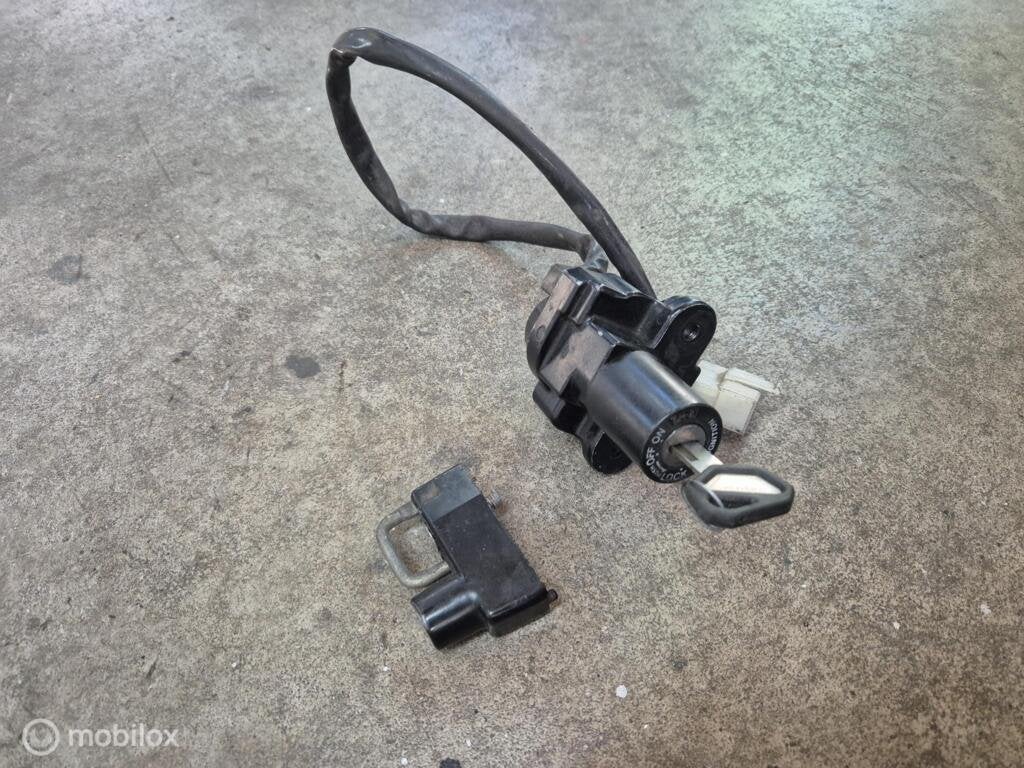 Contactslot helmslot SS Supersport Superlight 851 888, Motoren, Gebruikt, Factorystore.service@ducati.com, Ophalen of Verzenden