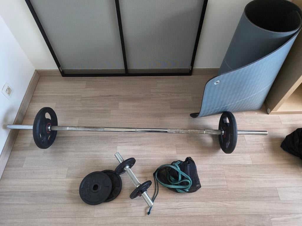 Fitness en sportmateriaal: gewichten, bar, matje en rekker, Ophalen