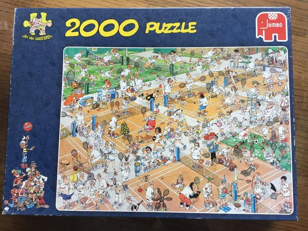Puzzel Jumbo 2000 Jan Van Haasteren De tennisbaan, Ophalen of Verzenden, Meer dan 1500 stukjes, Gebruikt, Legpuzzel
