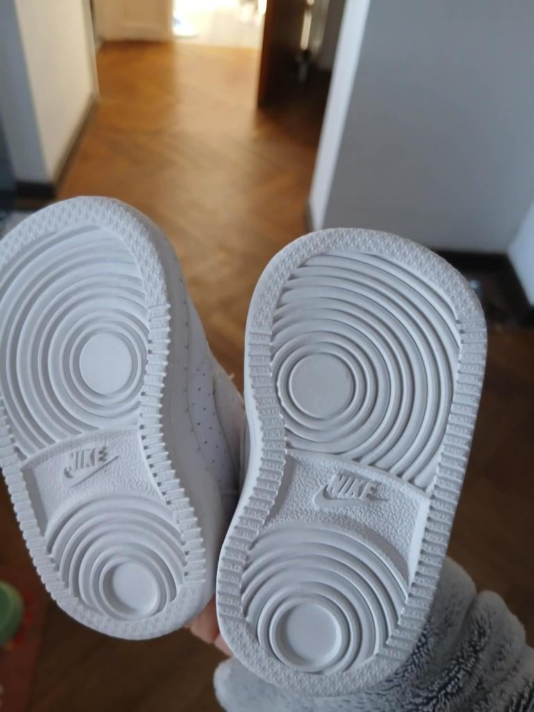 vêtements basket bébé nouvelles(p19,5) petits prix, Enlèvement, Comme neuf